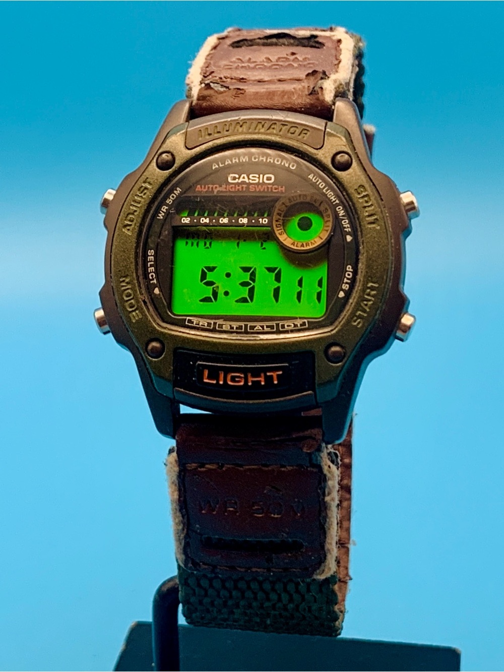 CASIO W-94H (1950) Men’s Vintage Digital Wristwatch Chrono Light Works New Batt